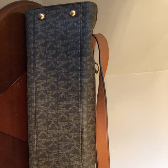 Micheal Kors Hamilton Signature Brown Handbag - Picture 6 of 10